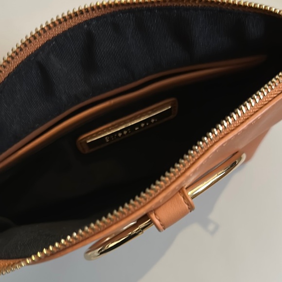 Elegant Tan Handbag with Gold Accents - Picture 6 of 11